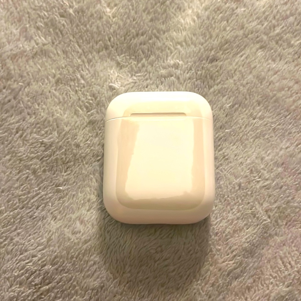 Apple AirPods gen 1. No box. Stain on the case. Works like new